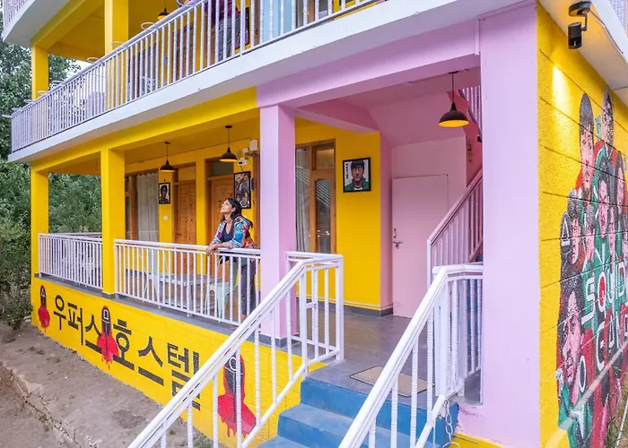 Whoopers Hostel ManaliHostel